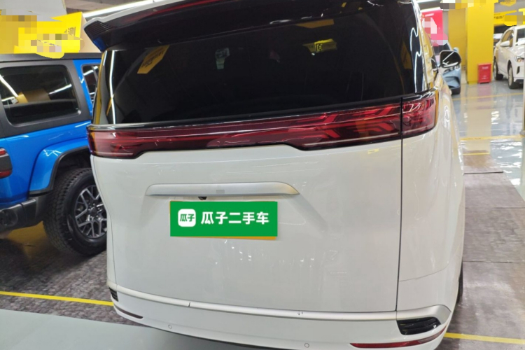 腾势D9 2022款 DM-i 970 四驱旗舰型车身外观6