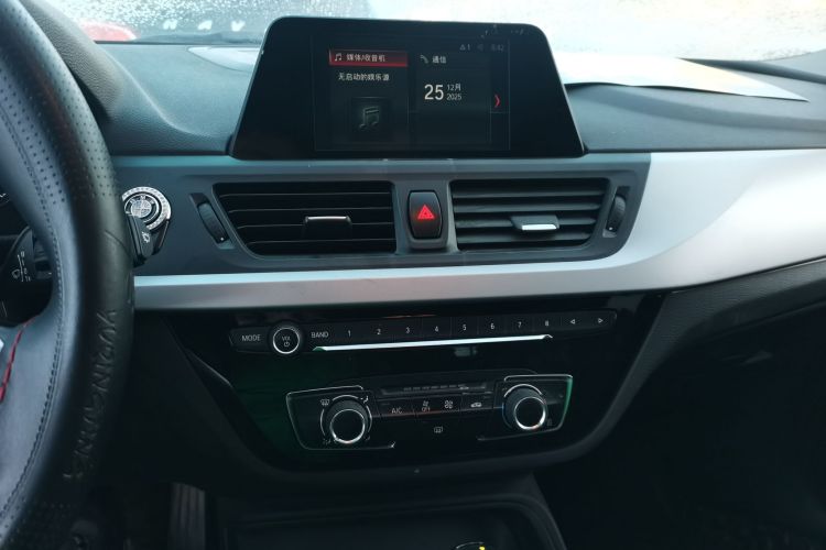 宝马1系 2018款 改款 118i 时尚型中控内饰16