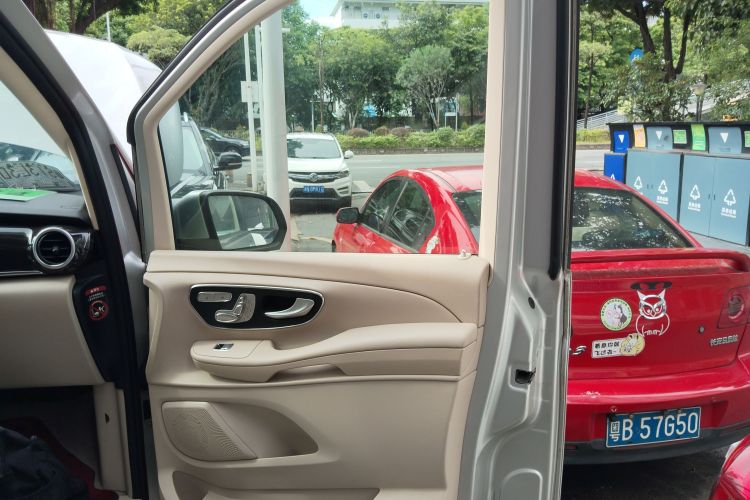 奔驰V级 2017款 V 260 领航版中控内饰42