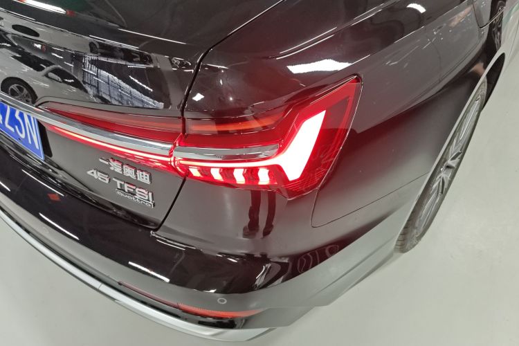 奥迪A6L 2025款 45 TFSI quattro 臻选动感型车身外观9
