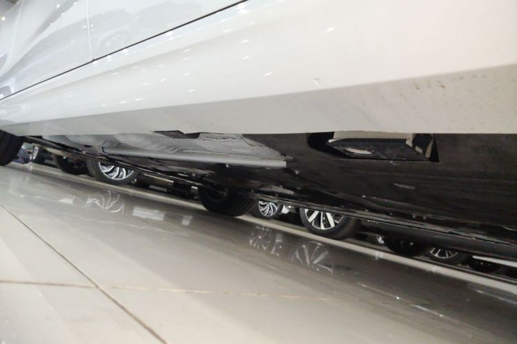 沃尔沃S60 2025款 B4 智逸豪华版机舱底盘30