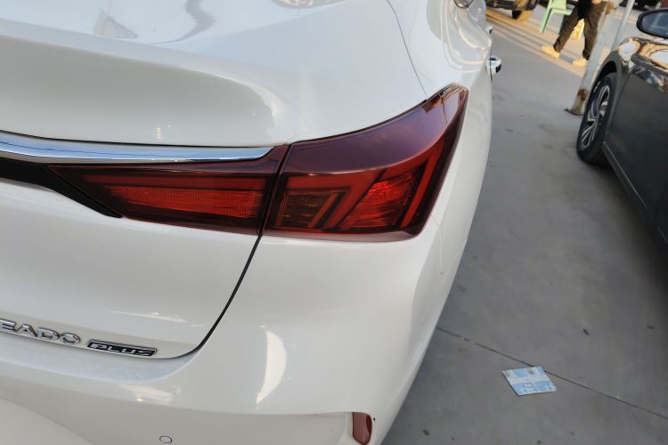 长安 逸动 2020款 PLUS 1.6L GDI 手动豪华型车身外观9