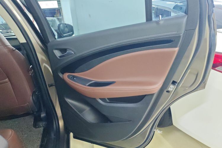 别克 昂科威 2019款 28T 四驱精英型 国VI中控内饰7006