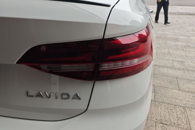 大众 朗逸 2024款 300TSI DSG星空领先版车身外观9