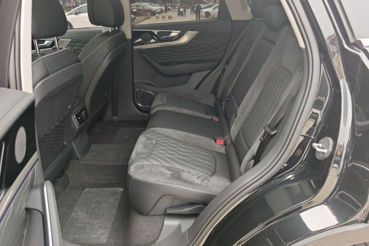 红旗HS5 2022款 改款 2.0T 智联旗享四驱版中控内饰7004