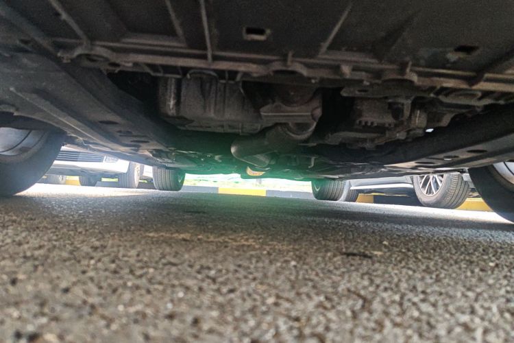 别克 君威 2015款 1.6T 精英技术型局部细节9008