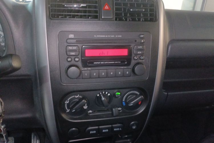 铃木 吉姆尼 2015款 1.3 AT JLX局部细节16