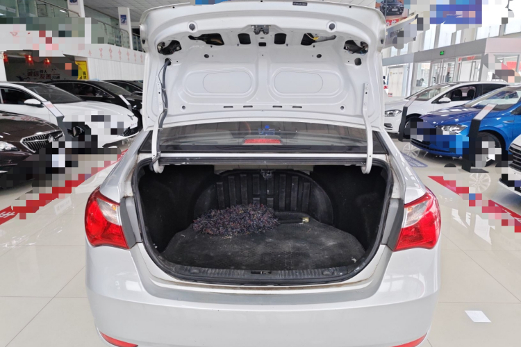 现代 悦动 2015款 1.6L 手动舒适型机舱底盘23