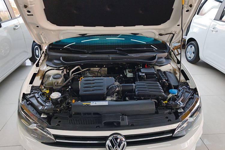 大众 Polo 2019款 Plus 1.5L 自动全景乐享版机舱底盘24