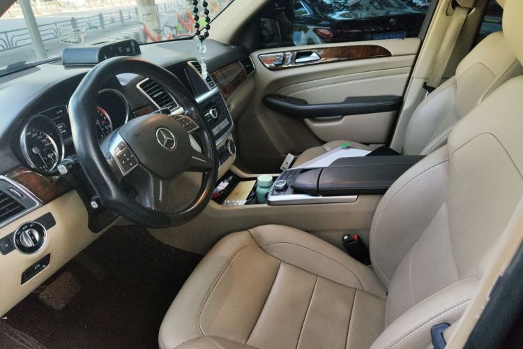 奔驰M级 2014款 ML 400 4MATIC动感型中控内饰19