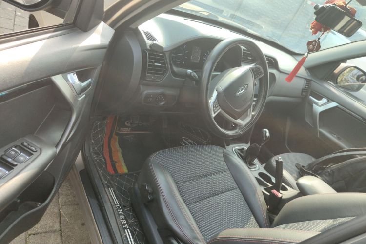 奇瑞 瑞虎3 2016款 1.6L 手动智尚版中控内饰20