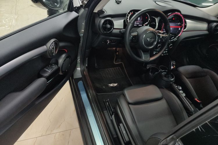 MINI 2022款 1.5T COOPER 经典派中控内饰7003