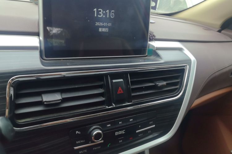 北汽幻速S7 2018款 1.5T 手动尊享型中控内饰16