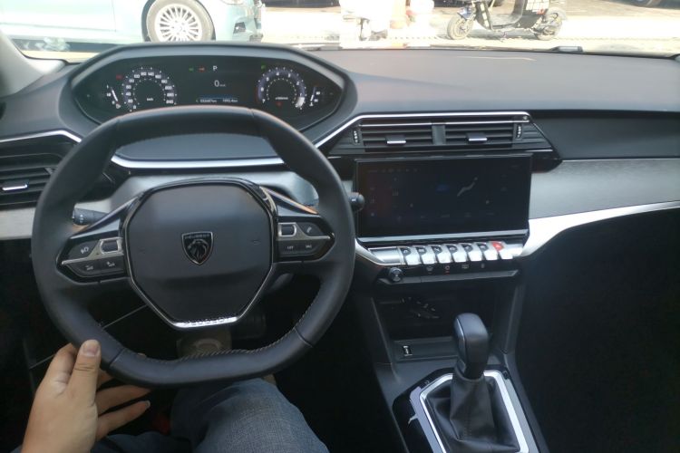 标致408 2022款 1.6T 进取版中控内饰12