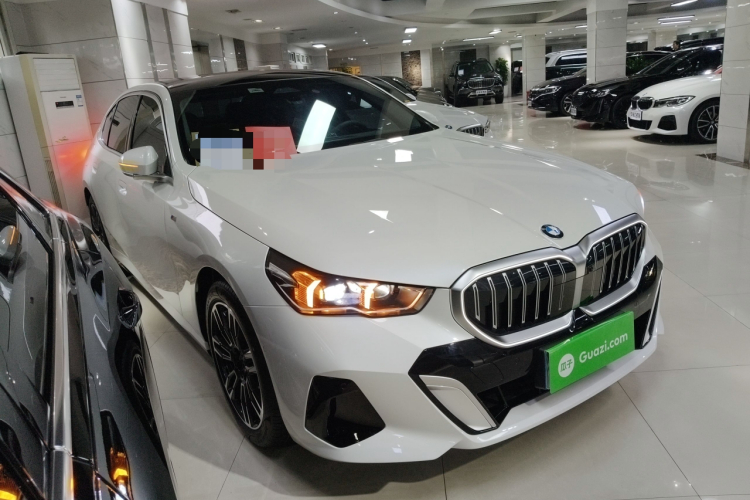 宝马5系 2024款 530Li 领先型 M运动套装车身外观3