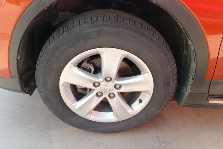 丰田 RAV4荣放 2013款 2.0L CVT四驱新锐版车身外观6007