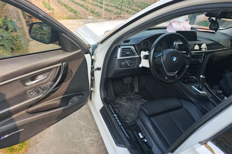 宝马3系 2018款 318i中控内饰20