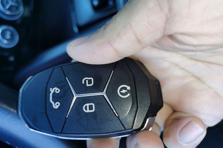 领克02 2019款 高能版 2.0T 自动两驱耀Pro版 国VI中控内饰7001