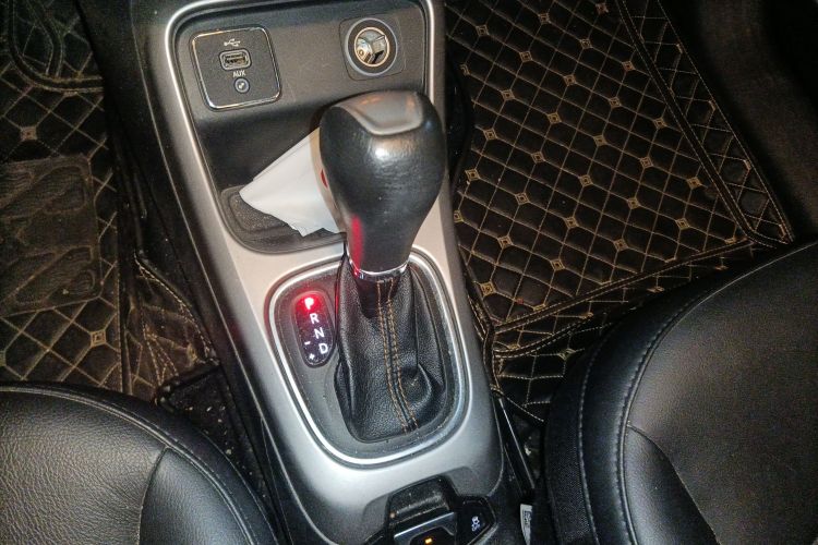 Jeep 指南者 2017款 200T 自动家享版中控内饰18