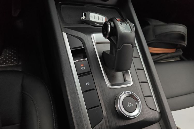 长城 炮 2024款 2.4T商用版自动柴油四驱精英型中控内饰18