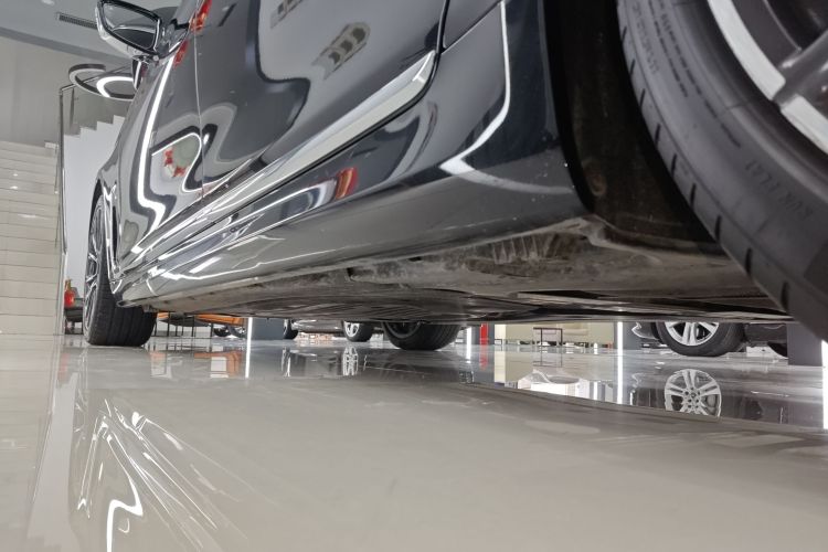 宝马7系 2019款 改款 740Li 领先型 M运动套装局部细节9002