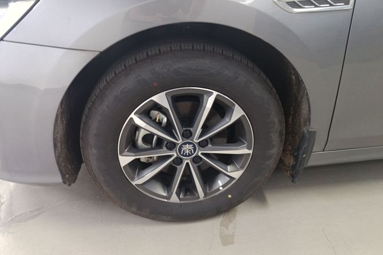 比亚迪 秦PLUS 2024款 荣耀版 DM-i 55KM领先型车身外观6007