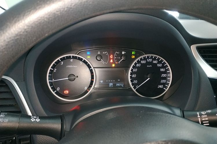 日产 轩逸 2021款 经典 1.6XL CVT豪华版中控内饰14