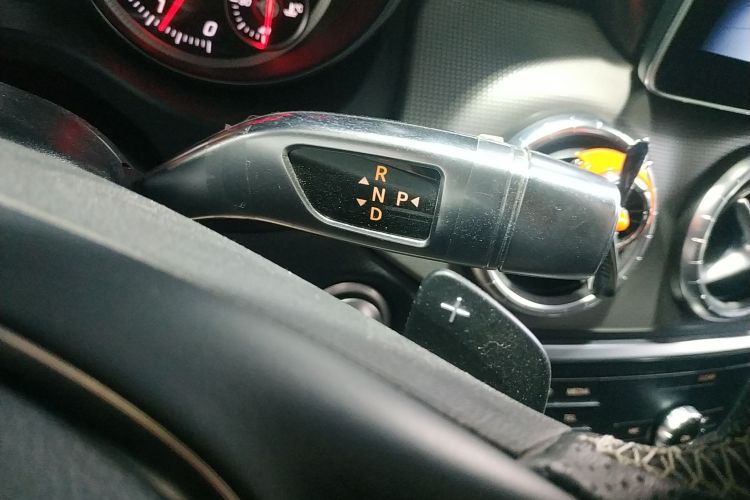 奔驰CLA 2018款 CLA 200 时尚型中控内饰18