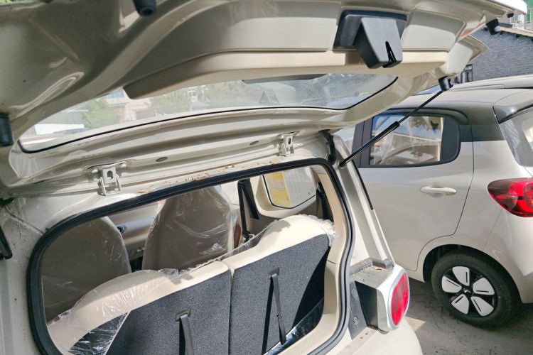 五菱汽车 宏光MINIEV 2024款 第三代 215km 青春版机舱底盘23