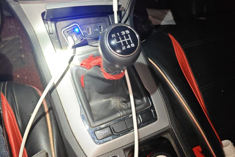 荣威RX5 2018款 20T 两驱手动互联网智尊版中控内饰18