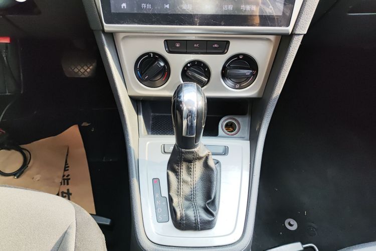 大众 朗行 2013款 1.6L 自动风尚型中控内饰18