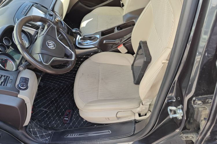 别克 君威 2015款 2.0L 领先时尚型中控内饰19