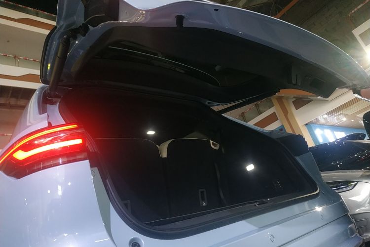 理想汽车 理想ONE 2020款 增程6座版机舱底盘23