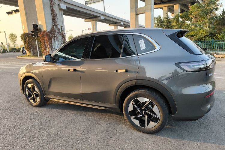 吉利银河 银河E5 2024款 530km 探索+版车身外观4