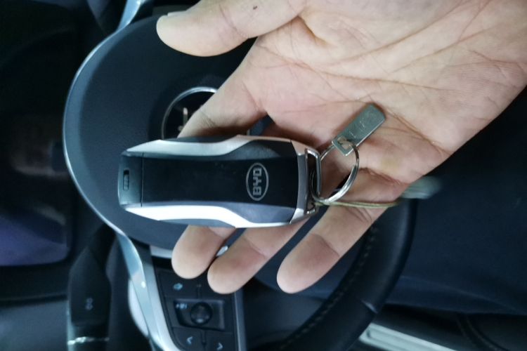 比亚迪 唐 2018款 2.0T 自动智联尊荣型 7座 国V中控内饰7001