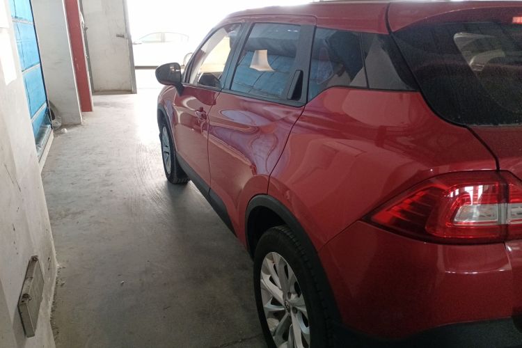 中华V3 2017款 1.5L 自动精英型车身外观4