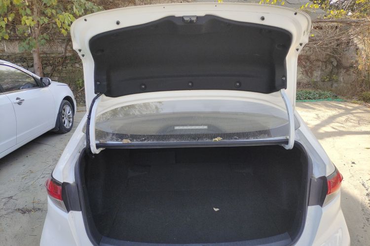 丰田 雷凌 2023款 TNGA 1.5L CVT进取版局部细节23