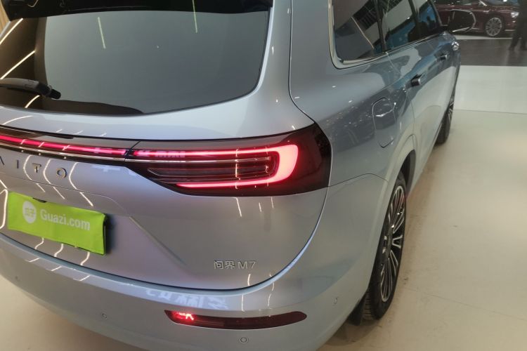 鸿蒙智行 问界M7 2024款 1.5T 智驾四驱Max版 5座车身外观9
