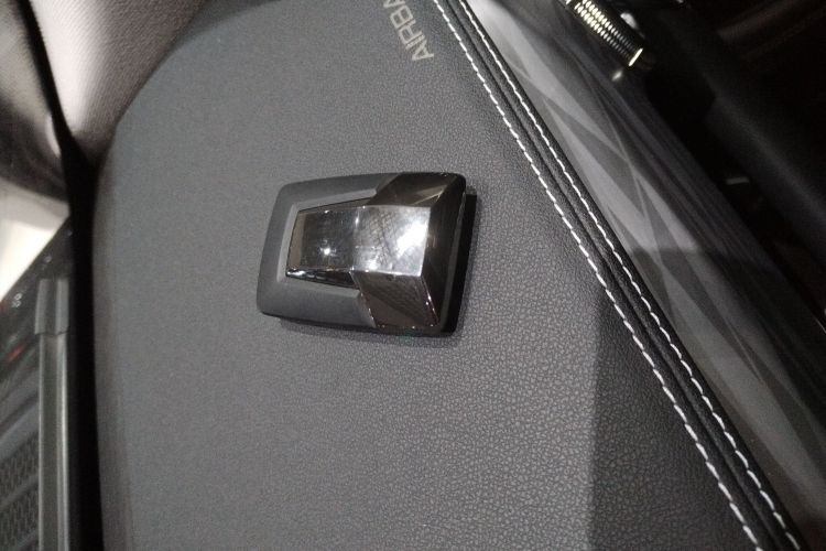 坦克300 2024款 2.0T 征服者中控内饰11