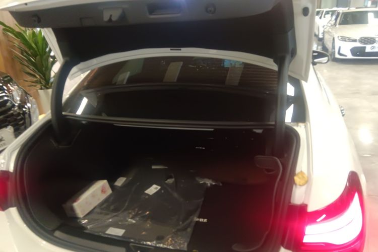 奔驰A级 2024款 改款 A 200 L 时尚型机舱底盘23