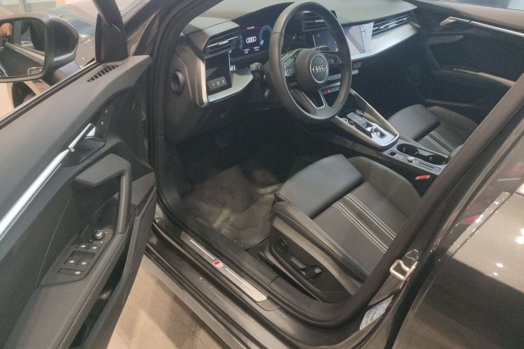 奥迪A3 2024款 A3L Limousine 35 TFSI 时尚运动型中控内饰20