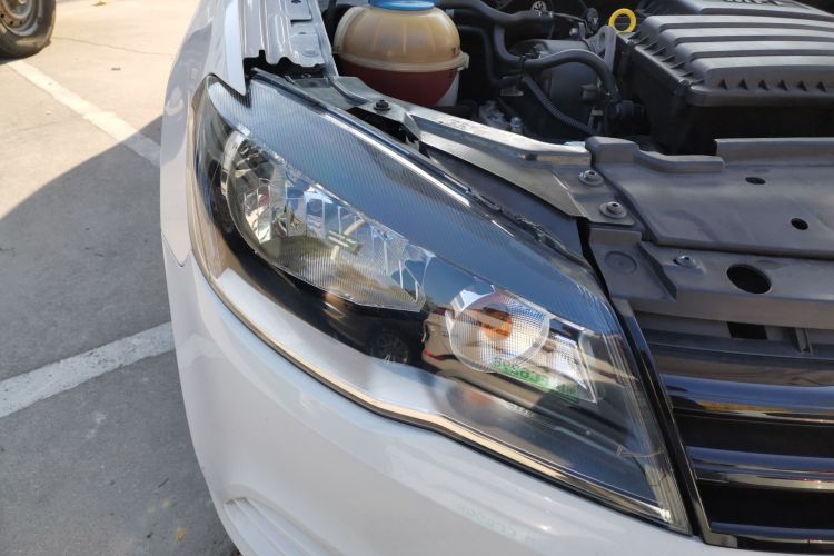 大众 捷达 2015款 质惠版 1.6L 自动时尚型车身外观8