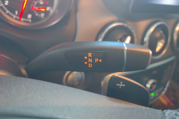 奔驰CLA 2019款 CLA 200 动感型中控内饰18