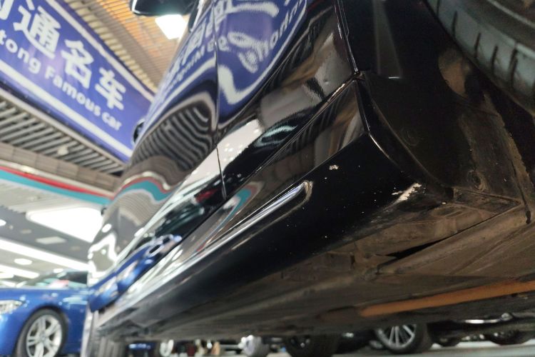 奔驰E级 2019款 改款 E 300 L 运动时尚型局部细节9001