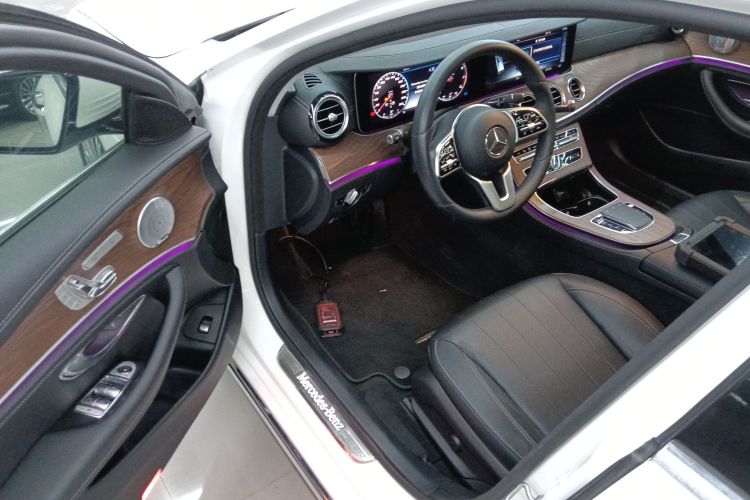 奔驰E级 2020款 E 300 L 豪华型中控内饰20