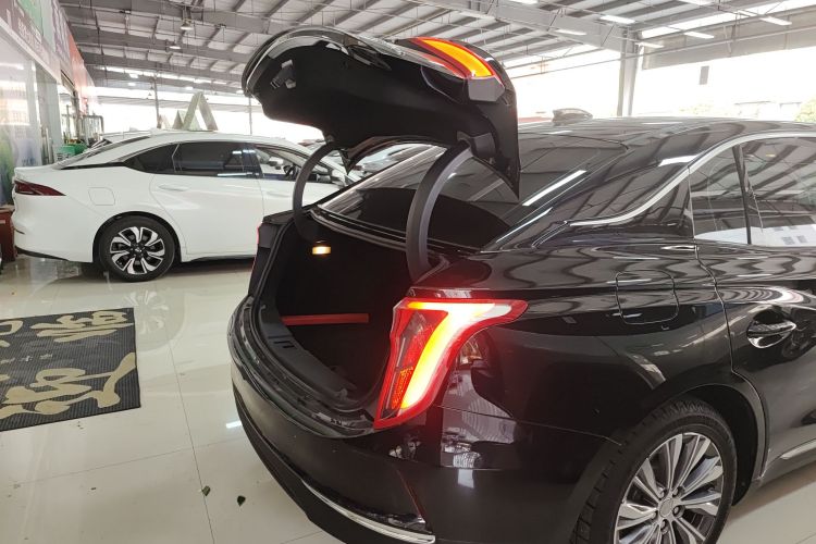 红旗E-QM5 2022款 431km 充电乐享版机舱底盘23