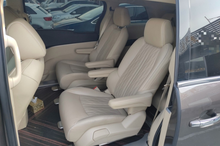 别克GL8 2023款 改款 陆上公务舱 豪华型中控内饰21