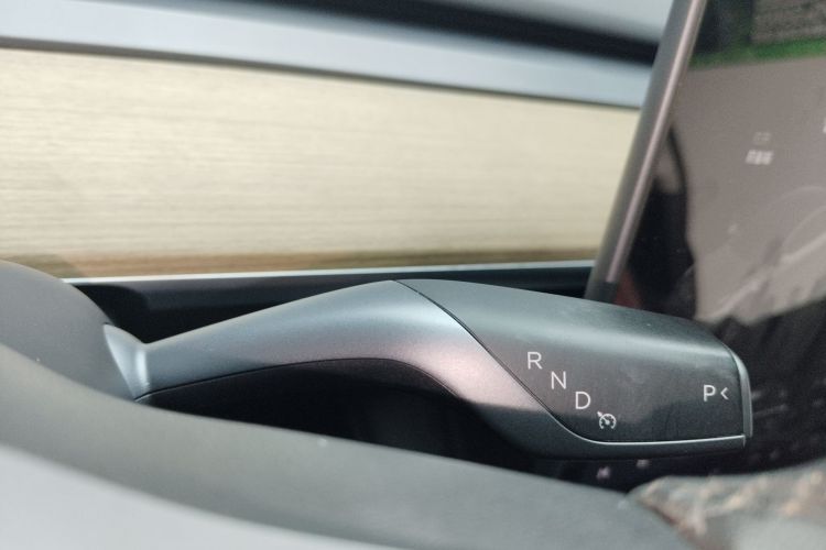 特斯拉 Model Y 2021款 标准续航后驱版中控内饰18