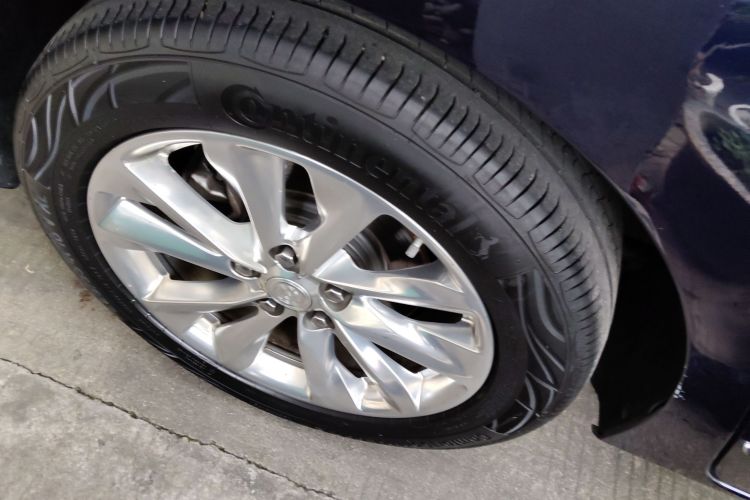 别克GL8 2020款 Avenir艾维亚 四座尊礼版车身外观6008