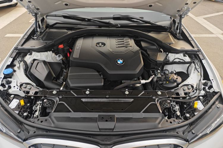 宝马3系 2025款 325i M运动套装机舱底盘24